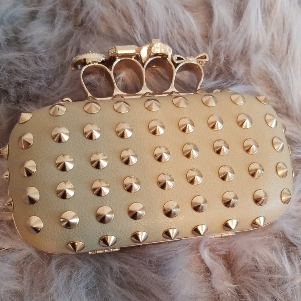 Brass knuckle clutch